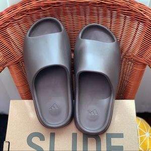 Yeezy Slide soot -Unisex sandals